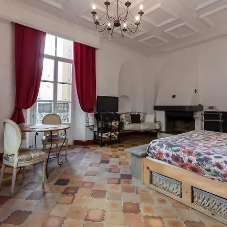 L'oustaria 3 Bedrooms Apartment, Old Town Apartamento