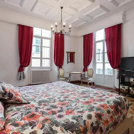 L'oustaria 3 Bedrooms Apartment, Old Town Lägenhet *