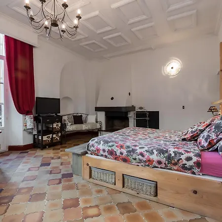 Lägenhet L'oustaria 3 Bedrooms Apartment, Old Town