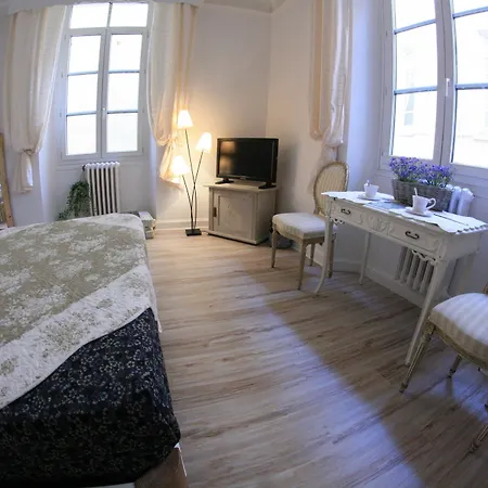 L'oustaria 3 Bedrooms Apartment, Old Town Ницца