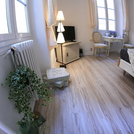 L'oustaria 3 Bedrooms Apartment, Old Town Apartment